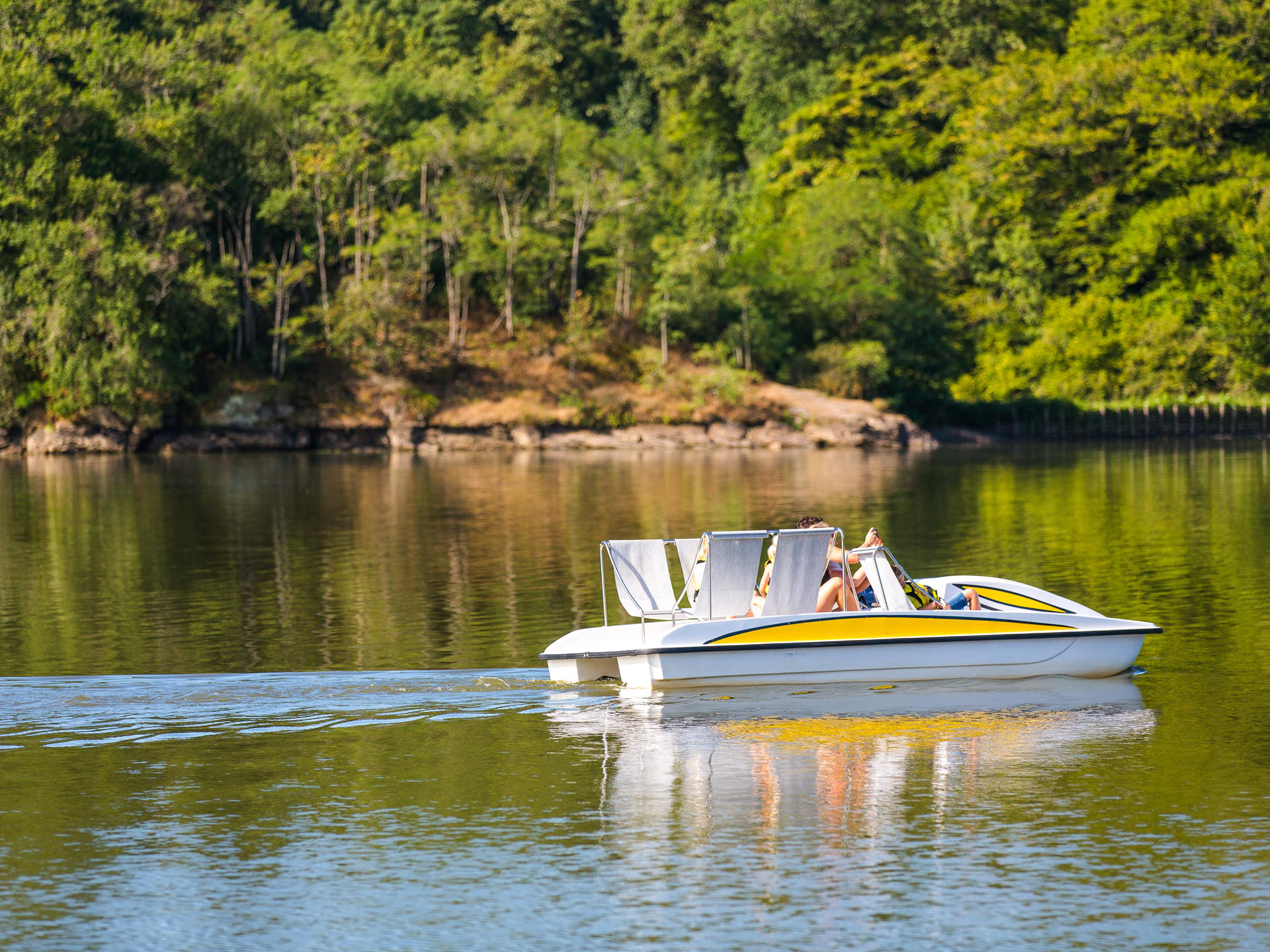 Boating and swimming - Pays des Achards Tourist Office