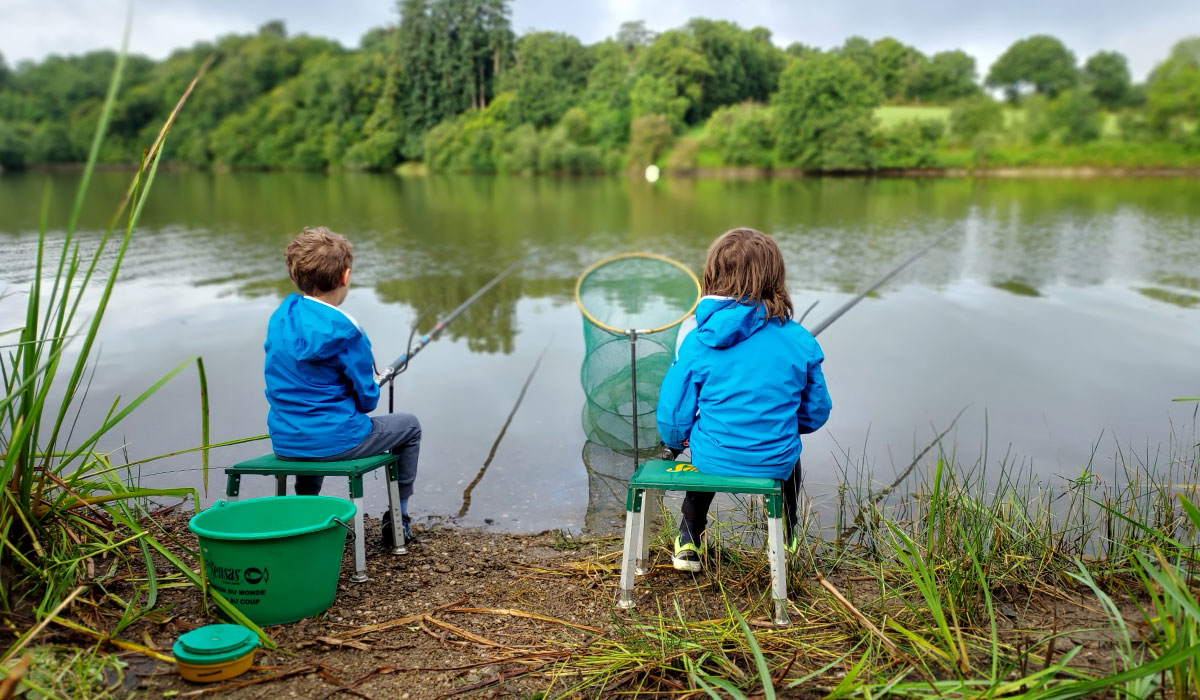 Pêche sous la pluie au Lac du Jaunay