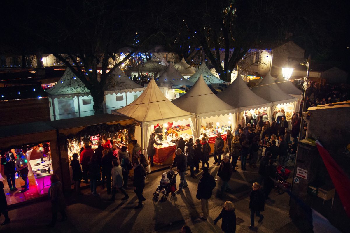 Ambiance Marché de Noël de Beaulieu sous la Roche