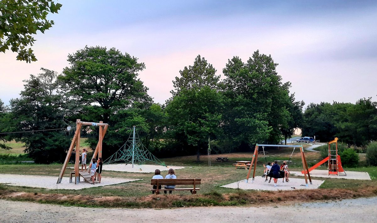 Aire de jeux plan d'eau des Garnes Nieul le Dolent