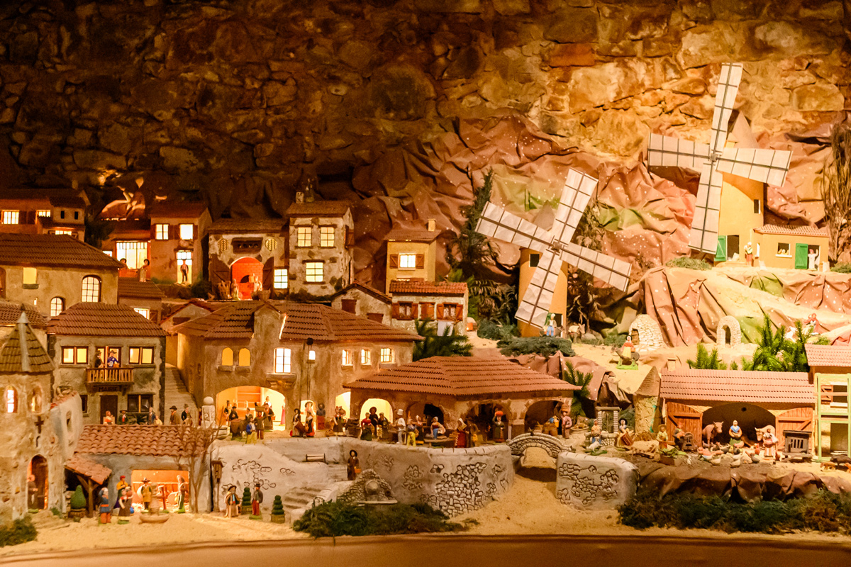 Féérie des Santons crèches de Noël Beaulieu