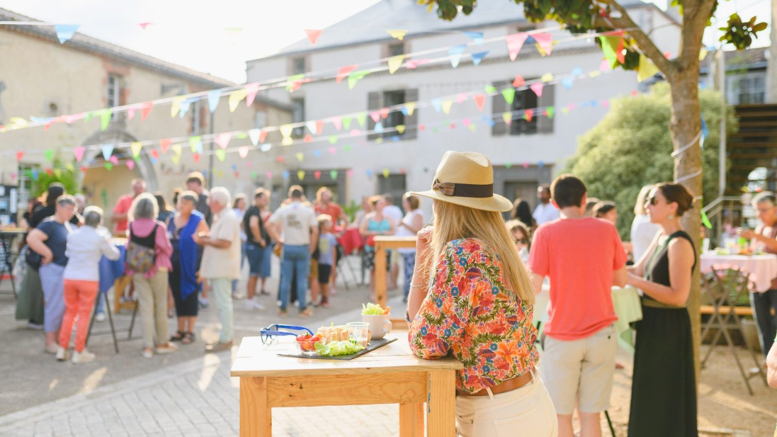 Les Apéros du Patrimoine Cour des Arts Beaulieu sous la Roche planche apéro