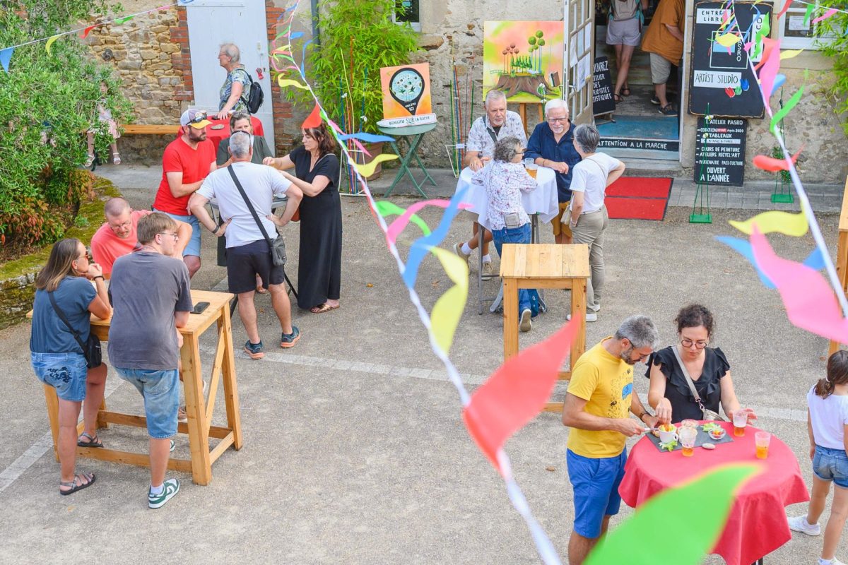 Apéros du patrimoine soirée estivale cour des arts Beaulieu sous la Roche