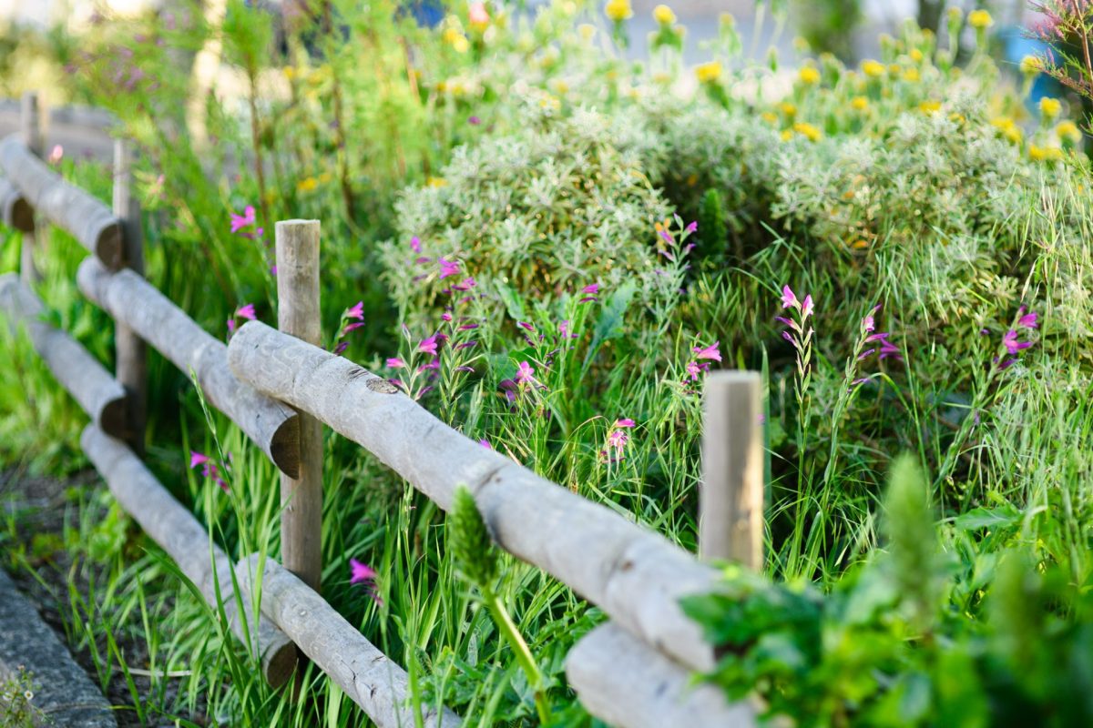 Barrière bois Villes et Villages fleuris St Julien des Landes