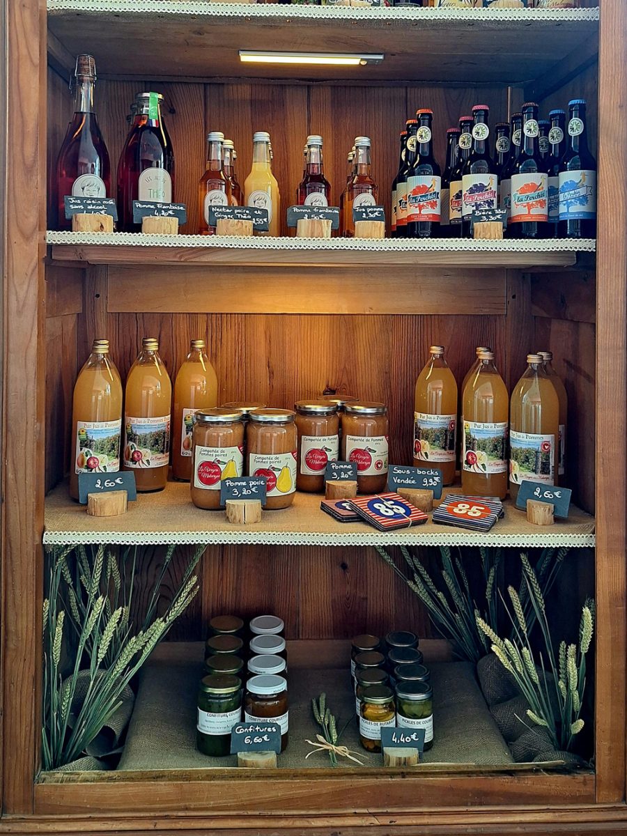 Boutique Office de Tourisme boissons et jus idées cadeaux paniers gourmands