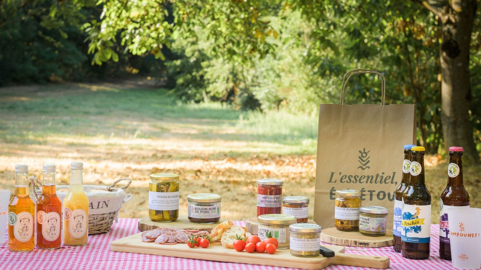 Produits locaux boutique OT Pays des Achards présentation générale d'un apéro vendéen