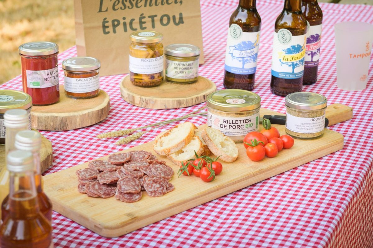 Produits locaux boutique OT Pays des Achards présentation planches apéro