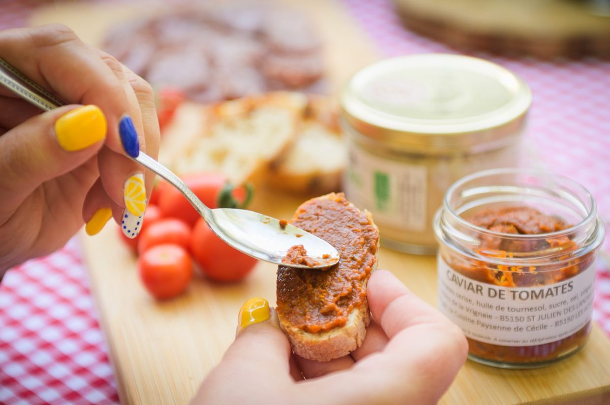 Produits locaux boutique OT Pays des Achards tartinable caviar tomate cerise