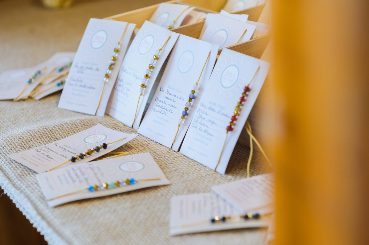 Créations artisanales Vendée Boutique Office de Tourisme Pays des Achards gamme bracelets pierres naturelles