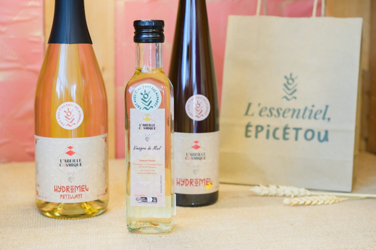 Produits locaux boutique Office de Tourisme Pays des Achards hydromels et vinaigre de miel Abeille Cosmique