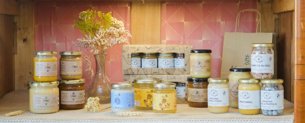Produits locaux boutique Office de Tourisme Pays des Achards sélection de miels de Vendée