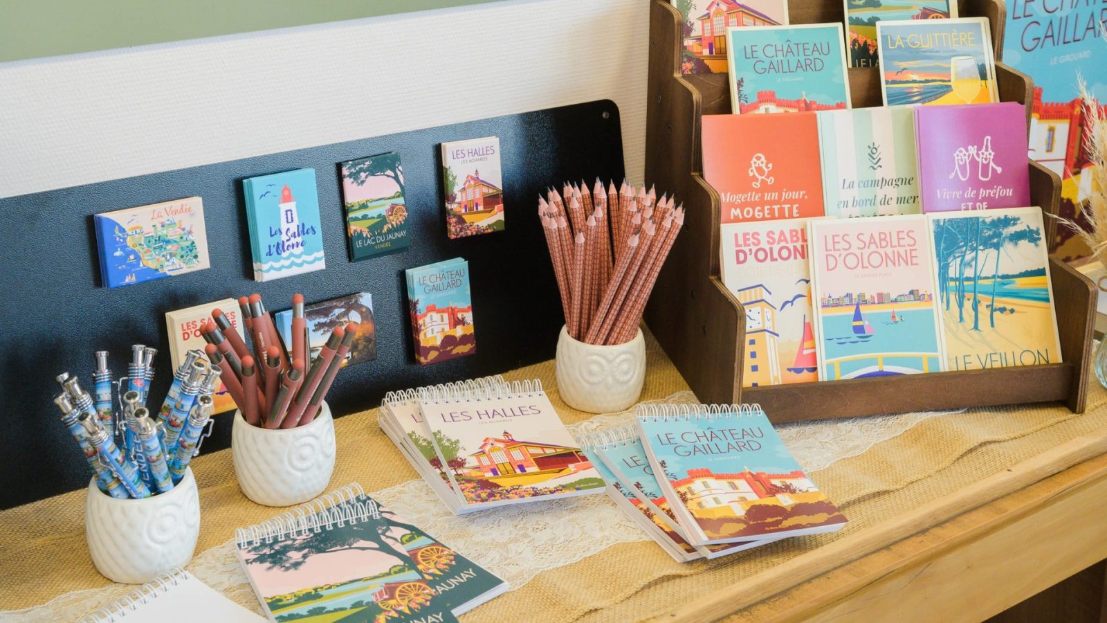 Boutique Office de Tourisme Pays des Achards gamme produits souvenirs