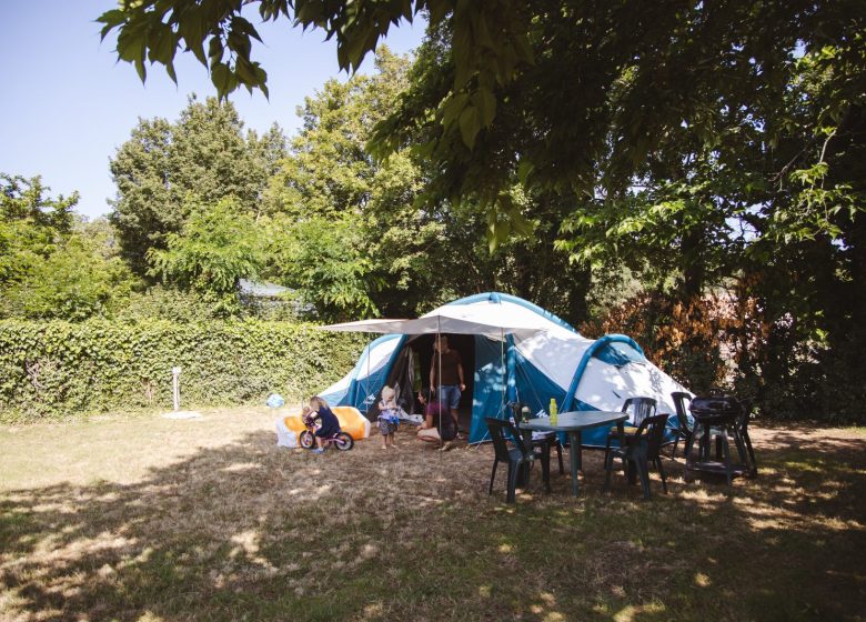 MOTORHOME PITCHES CAMPING LA GUYONNIERE