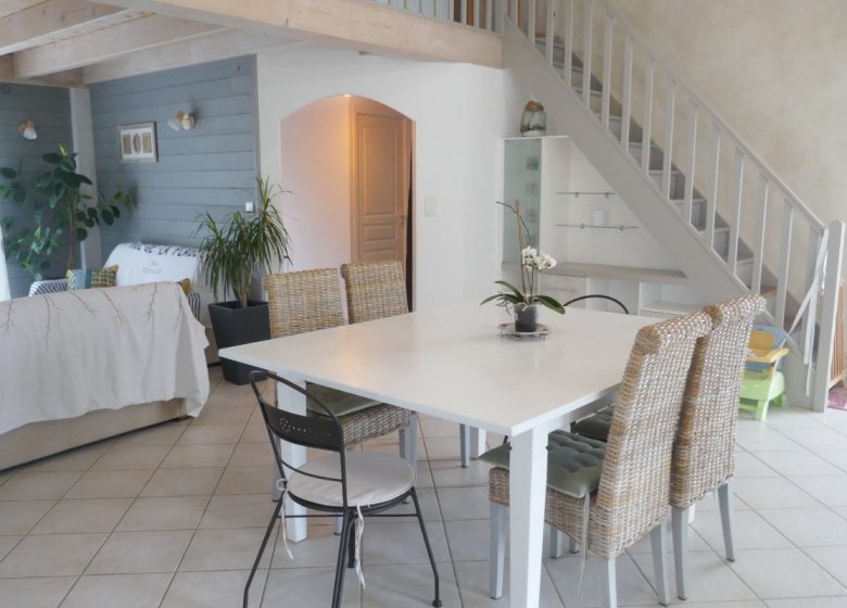 Maison de campagne avec grand jardin située à Martinet