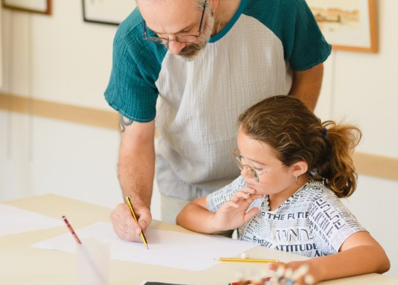 Les Estiv’Arts – Atelier autour du dessin « Planche anatomique de Dino »