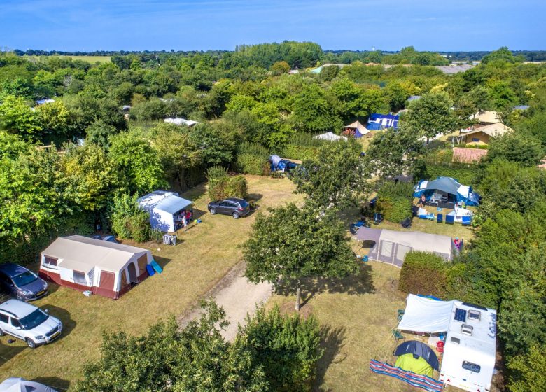 EMPLACEMENTS CAMPING-CARS CAMPING LA BRETONNIÈRE