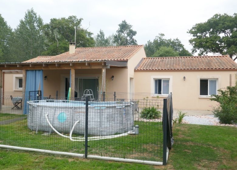 Maison de campagne avec grand jardin située à Martinet