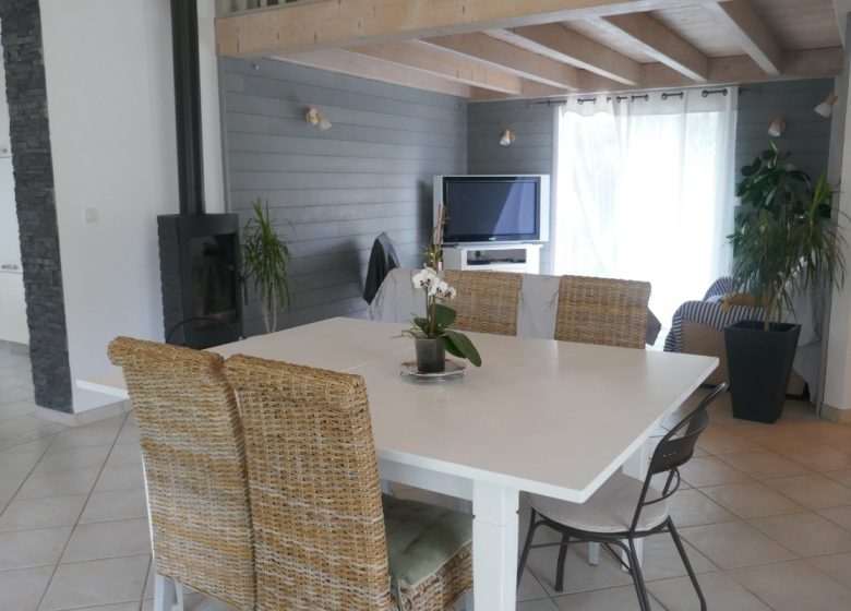 Maison de campagne avec grand jardin située à Martinet