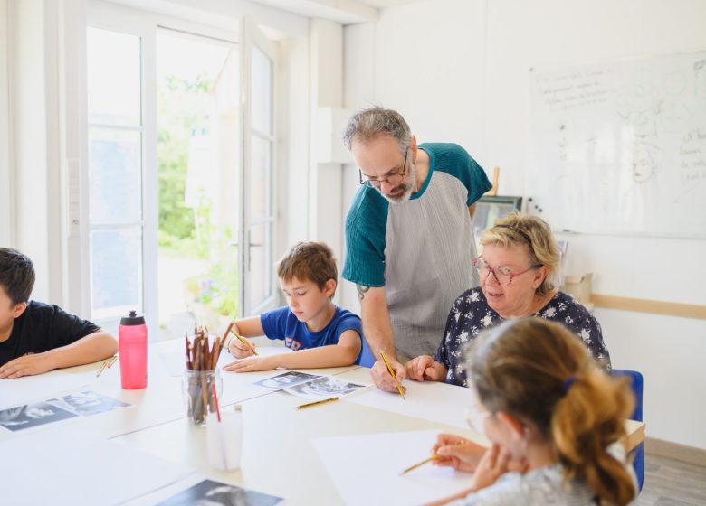 Les Estiv’Arts – Atelier autour du dessin « Planche anatomique de Dino »
