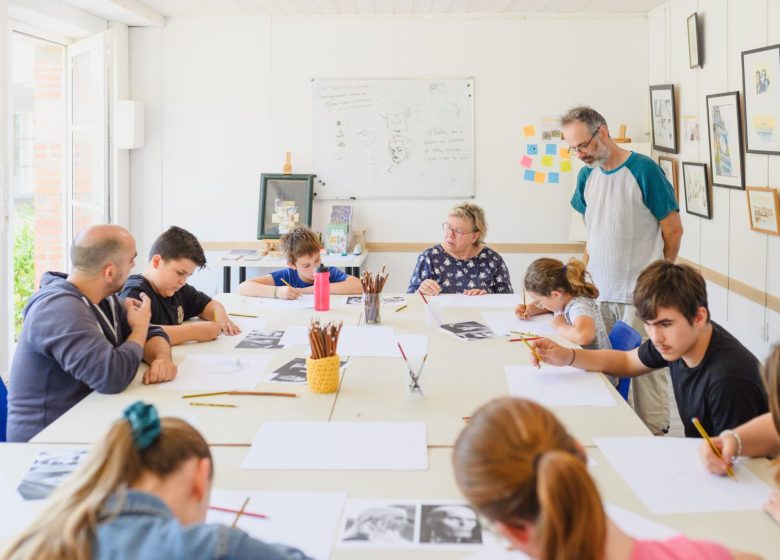 Les Estiv’Arts – Atelier autour du dessin « Planche anatomique de Dino »