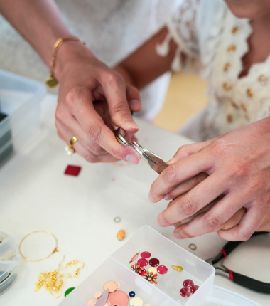 Les Estiv&rsquo;Arts – Atelier créatif  » création d&rsquo;une broche en peau d&rsquo;ananas »