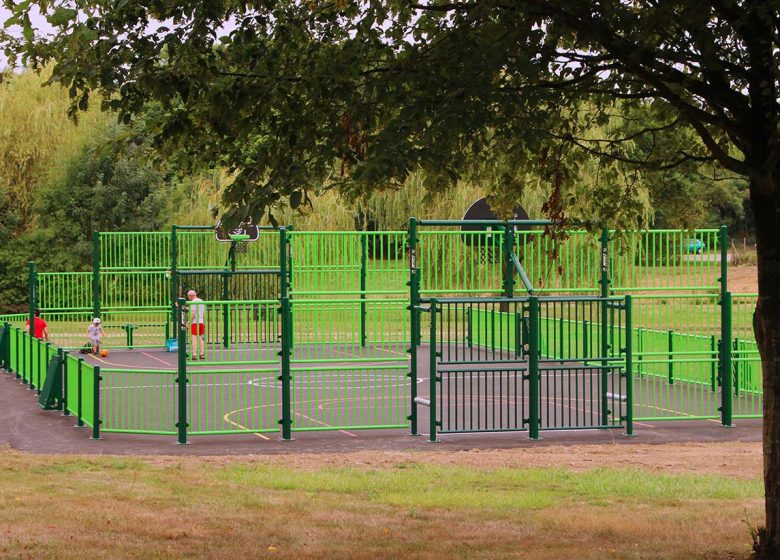 AIRE DE JEUX LES OUCHES DU JAUNAY