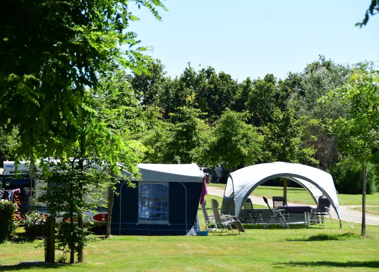 MOTORHOME PITCHES CAMPING LA GUYONNIERE