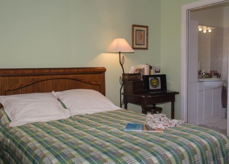 GUEST ROOMS IN SAINT JULIEN DES LANDES