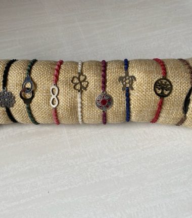Les Estiv&rsquo;Arts – Atelier « Fabrication de bracelets en micro-macramé »