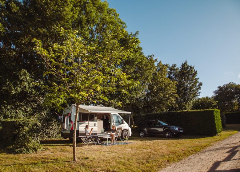 MOTORHOME PITCHES CAMPING LA GUYONNIERE