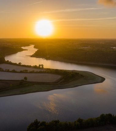 Balade pédalo au coucher du soleil au Lac du Jaunay