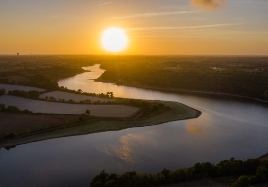 Balade pédalo au coucher du soleil au Lac du Jaunay