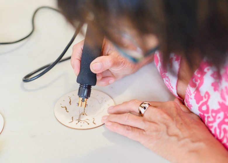 Les Estiv&rsquo;Arts – Atelier pyrogravure et peinture