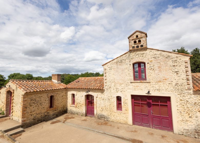 PIGEONNIER ET FOUR À PAIN