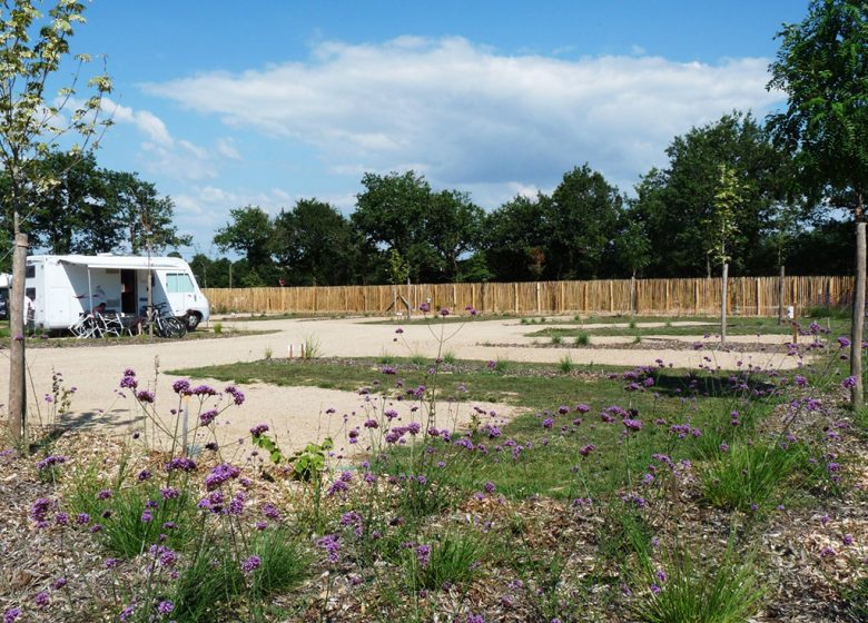 MOTORHOME AREA CAMPING YELLOH VILLAGE LE PIN PARASOL