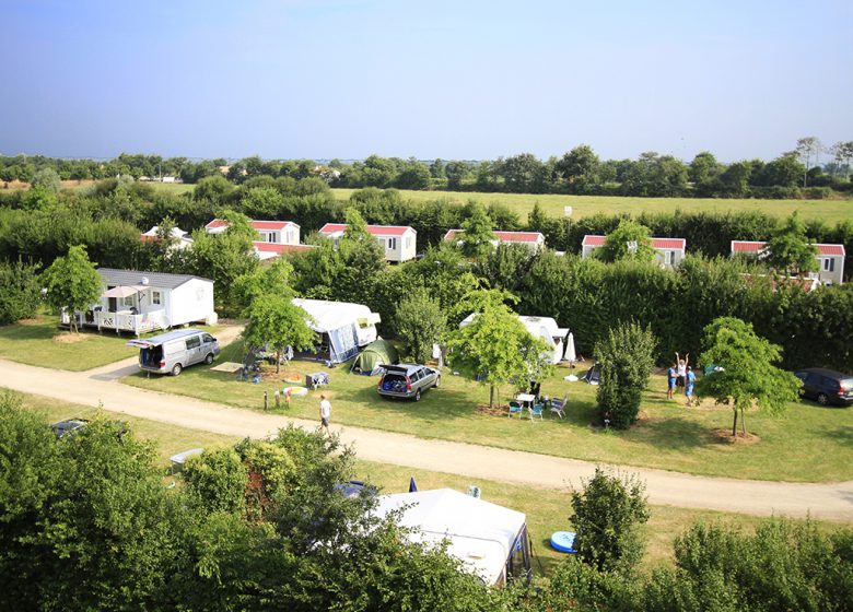 EMPLACEMENTS CAMPING-CARS CAMPING LA BRETONNIÈRE