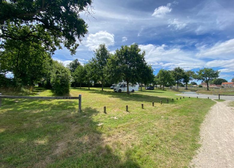 SAINTE-FLAIVE-DES-LOUPS MOTORHOME AREA