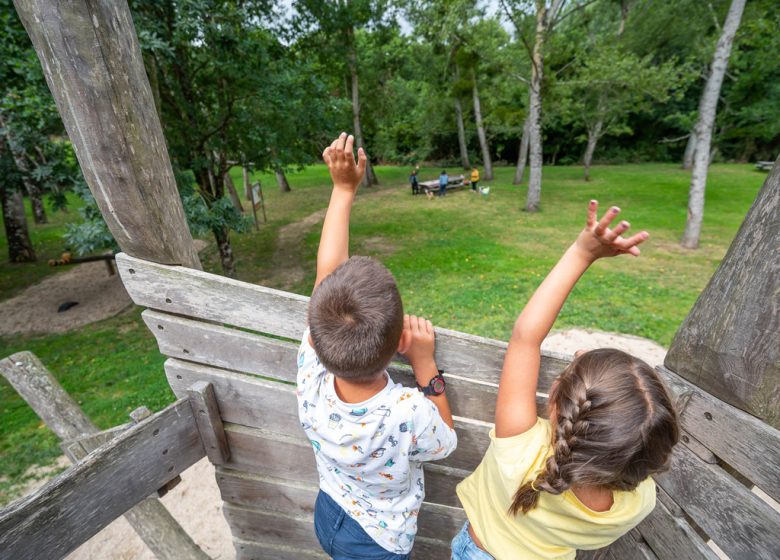 AIRE DE JEUX DU LAVARIE