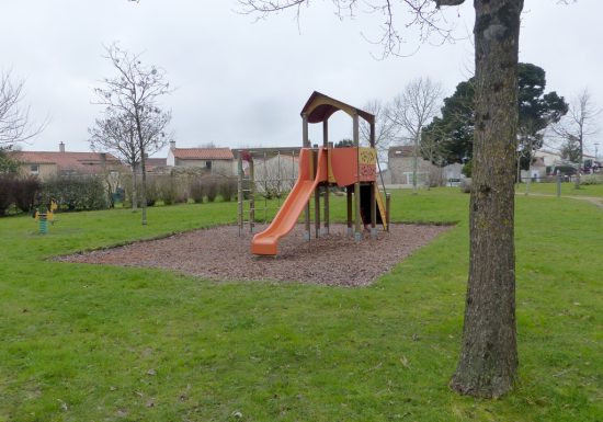Aire de jeux de St Georges de Pointindoux