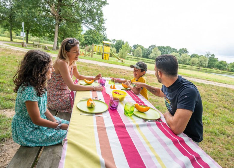 AREA PICNIC DI OUCHES DU JAUNAY