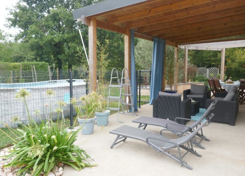 Maison de campagne avec grand jardin située à Martinet