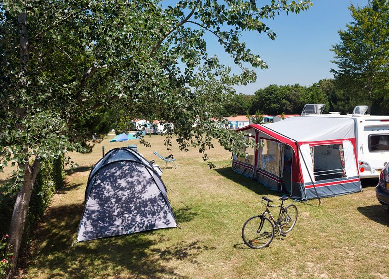 EMPLACEMENTS CAMPING-CARS CAMPING CASTEL LA GARANGEOIRE