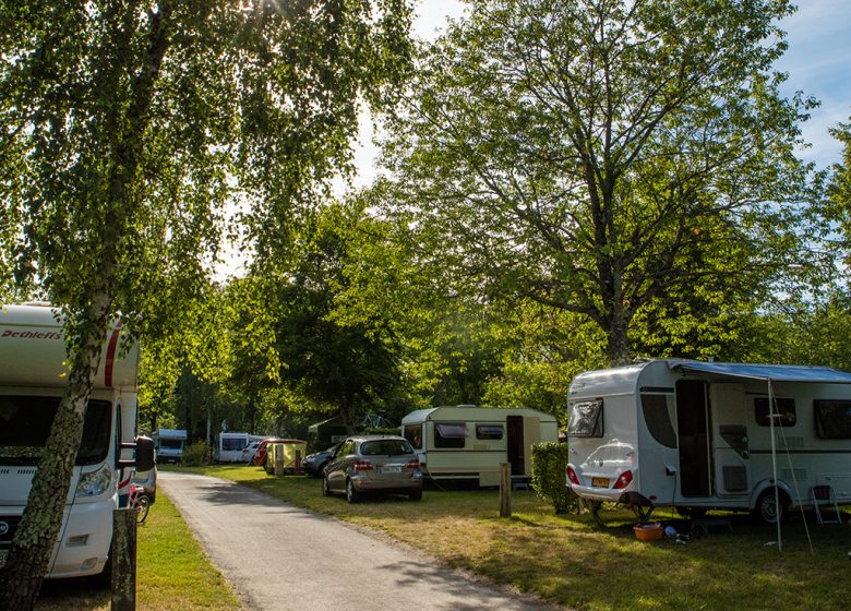 EMPLACEMENTS CAMPING-CARS CAMPING CASTEL LA GARANGEOIRE