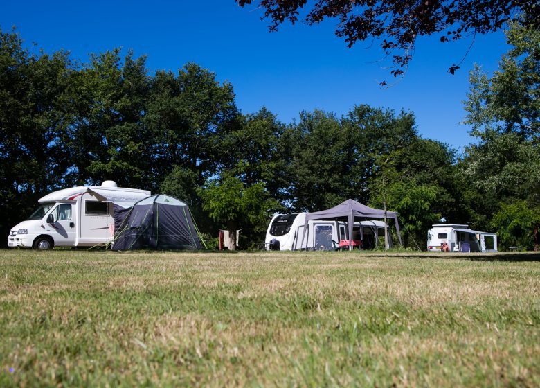 MOTORHOME PITCHES CAMPING LA GUYONNIERE