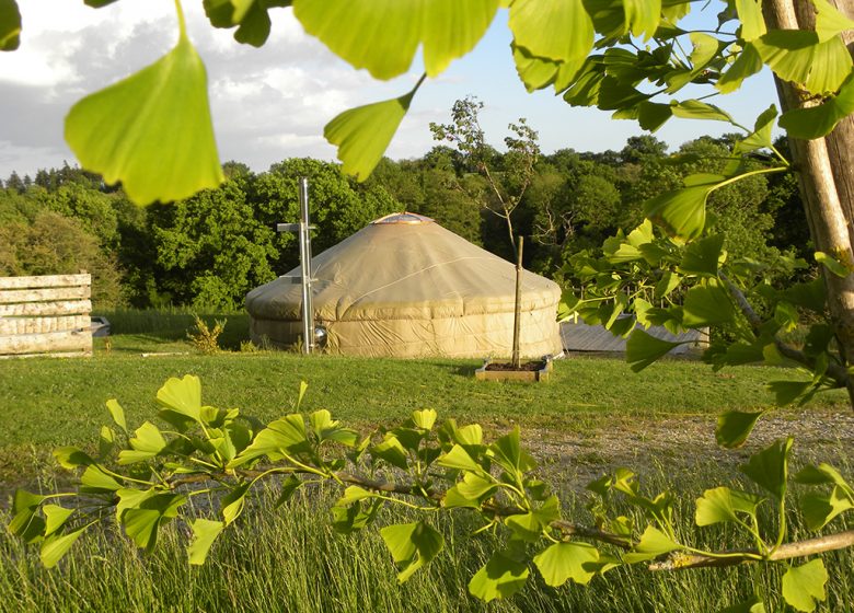 AAN DE RAND VAN DE CHENES – YURT DUIZEND EN ÉÉN NACHT