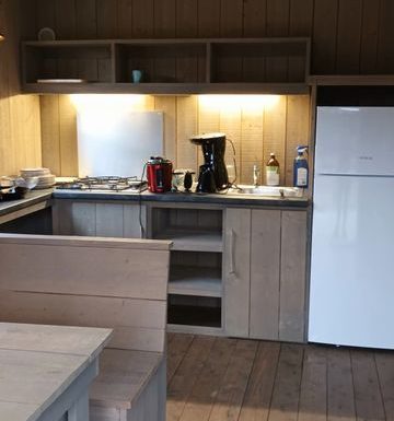 Lodge tipi bois camping à la ferme