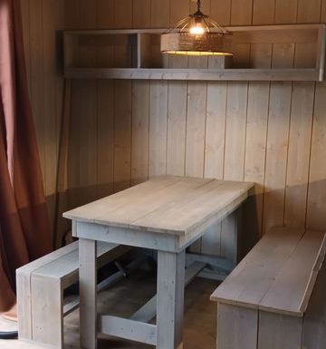 Lodge tipi bois camping à la ferme