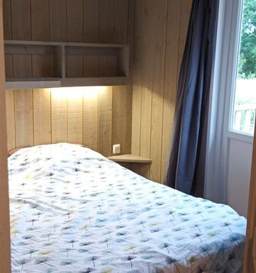 Lodge tipi bois camping à la ferme