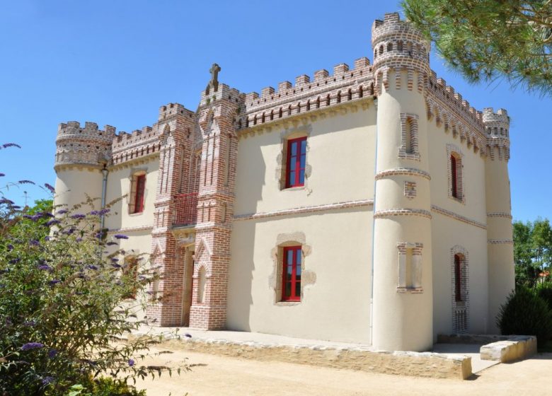 TOWN HALL LE GIROUARD