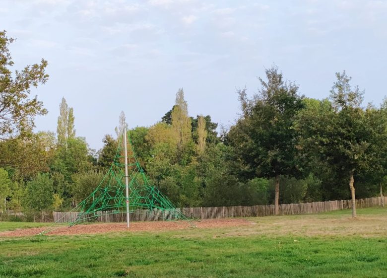 PLAYGROUND AT LA CHÊNAIE PARK